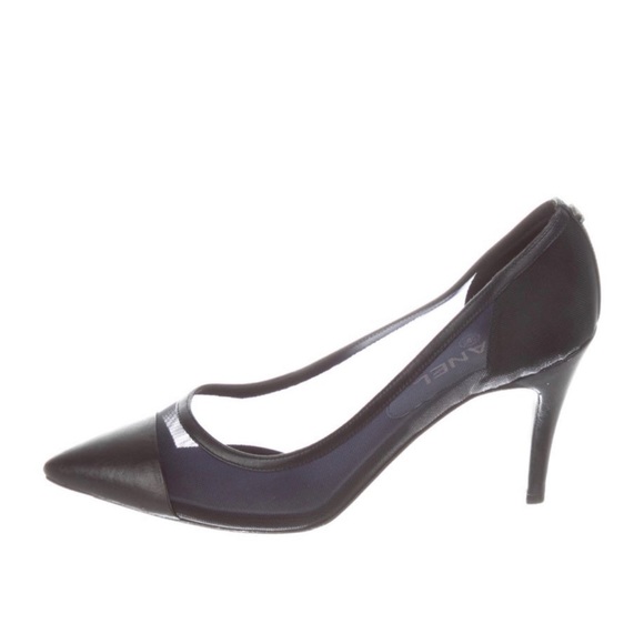 Chanel interlocking CC logo T-strap Heels - Picture 4 of 5